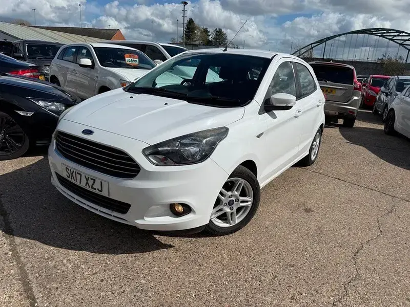Used Ford Ka Plus Zetec 70 HP (51 kW) 2017 White Hatchback