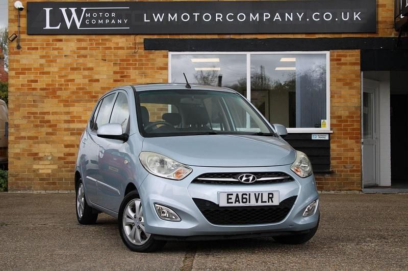 Used Hyundai i10 Style 86 HP (63 kW) 2011 Silver Hatchback