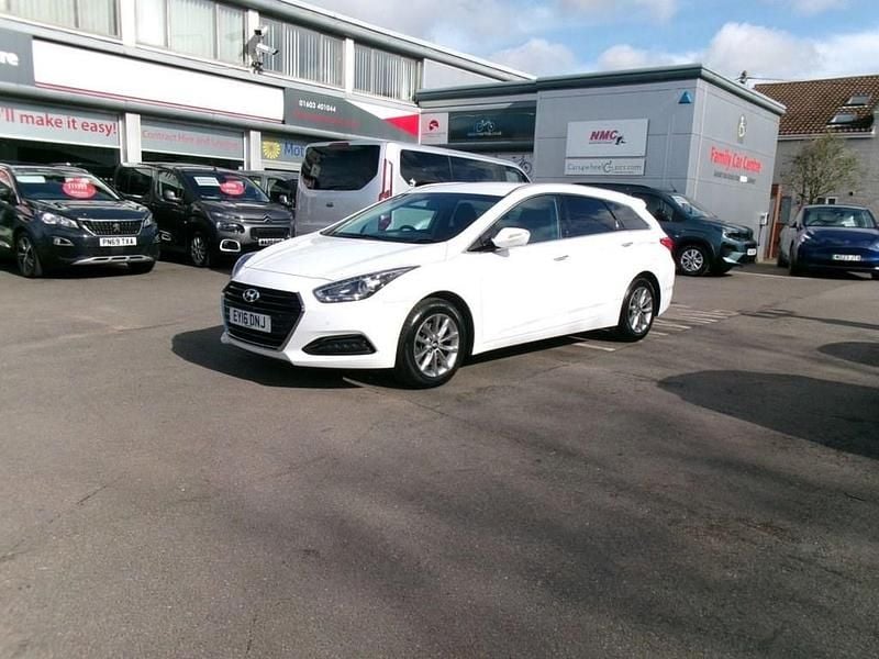 Used Hyundai i40 SE 115 HP (84 kW) 2016 White Estate