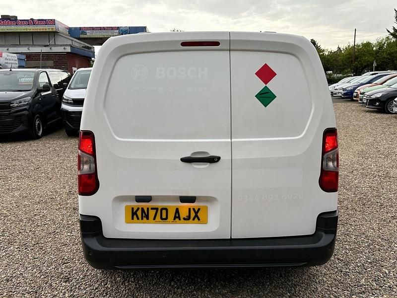 Begagnad Vauxhall Combo Sportive 100 HK (73 kW) 2020 Vit Minibuss