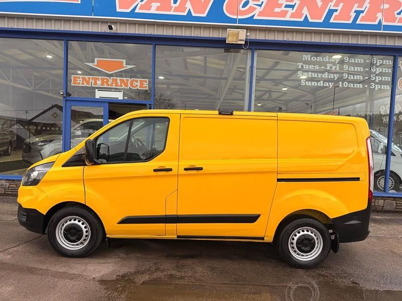 Usado Ford Transit Custom 130 HP (95 kW) 2022 Amarelo Van
