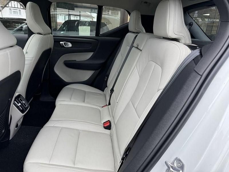 Used Volvo XC40 Inscription 197 HP (144 kW) 2020 White SUV