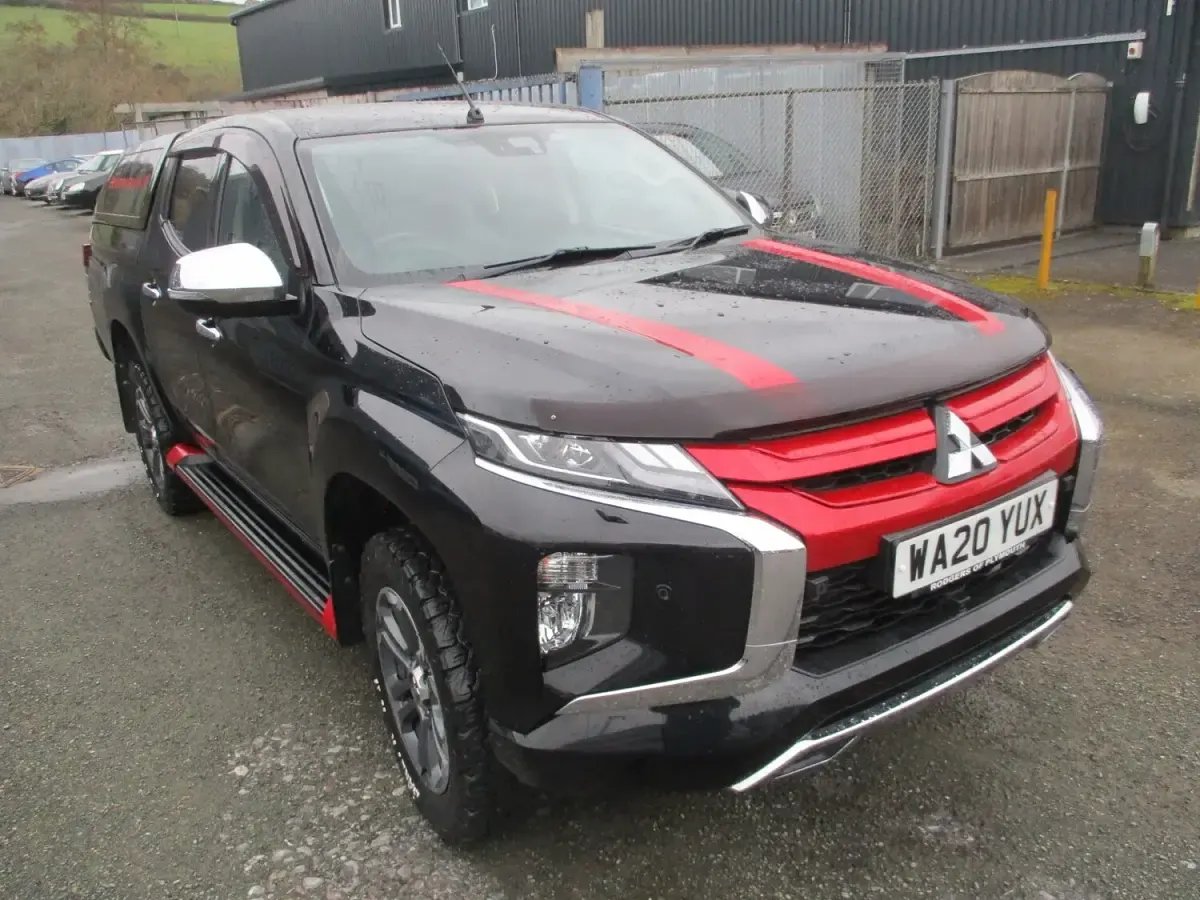 Used Mitsubishi L200 150 HP (110 kW) 2020 Black Pickup
