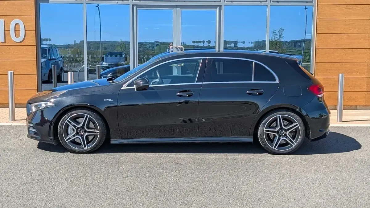 Begagnad Mercedes A35 AMG Executive 306 HK (225 kW) 2020 Svart Halvkombi