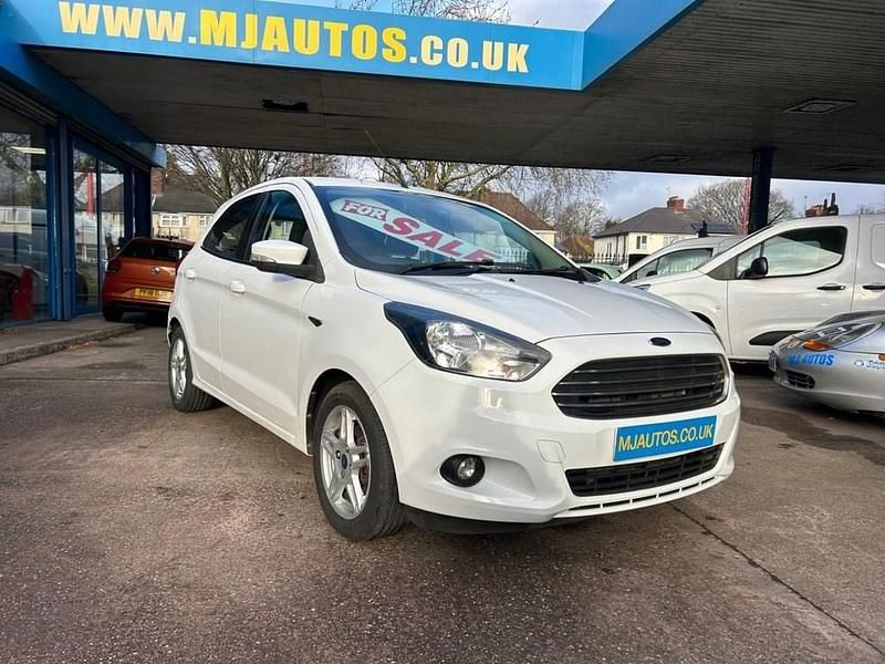 Used Ford Ka Plus Zetec 85 HP (62 kW) 2017 White Hatchback