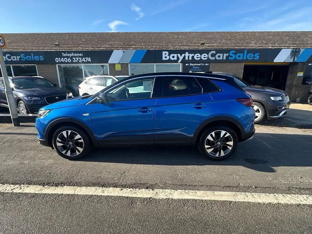 Used Vauxhall Grandland X SRi 130 HP (95 kW) 2020 Blue SUV