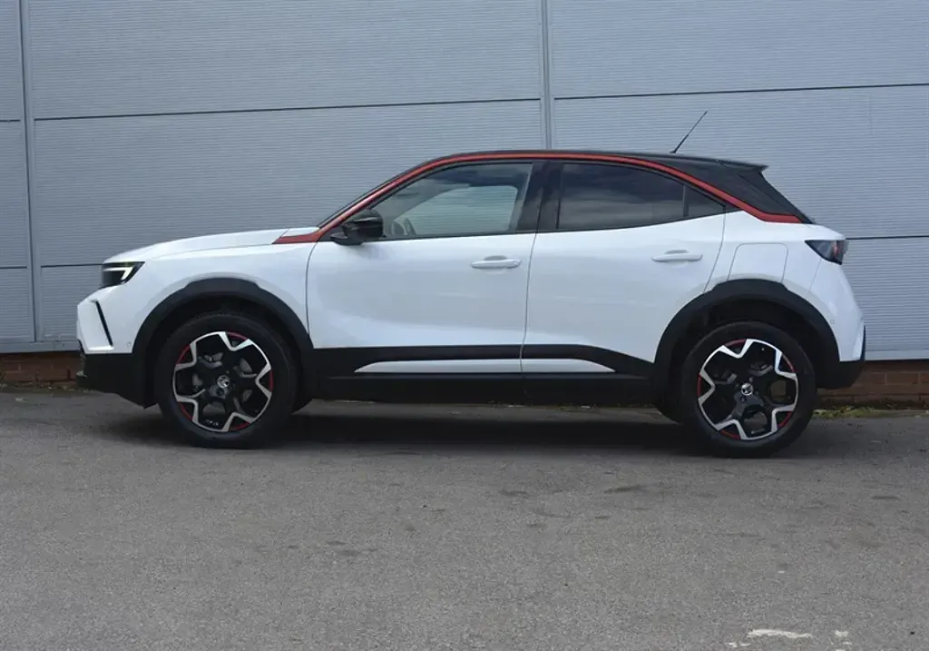 Used Vauxhall Mokka SRi 100 HP (73 kW) 2022 White SUV