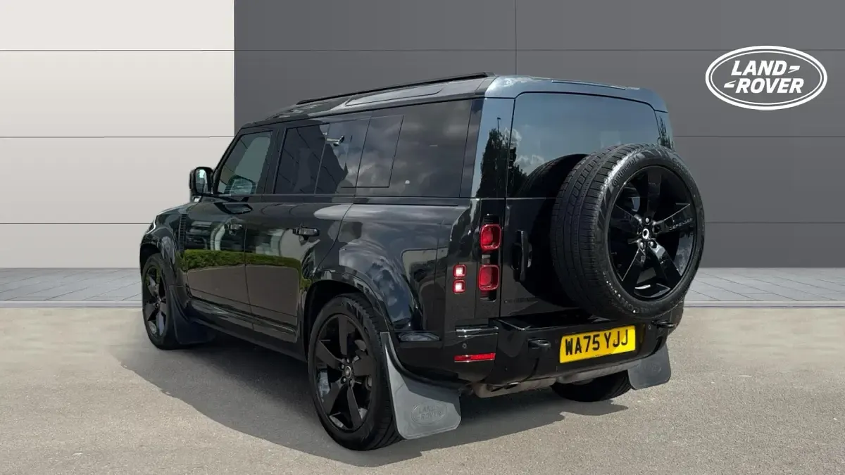 Used Land Rover Defender HSE Dynamic 249 HP (183 kW) 2025 Santorini black SUV
