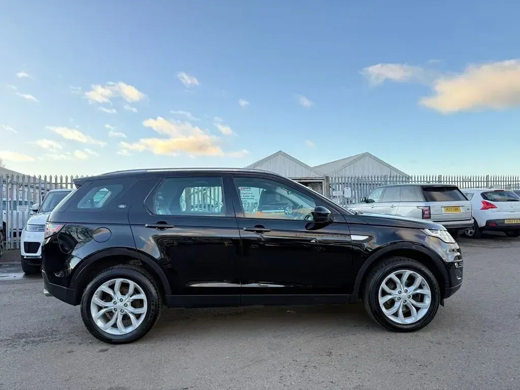 Used Land Rover Discovery Sport HSE 180 HP (132 kW) 2019 Black SUV