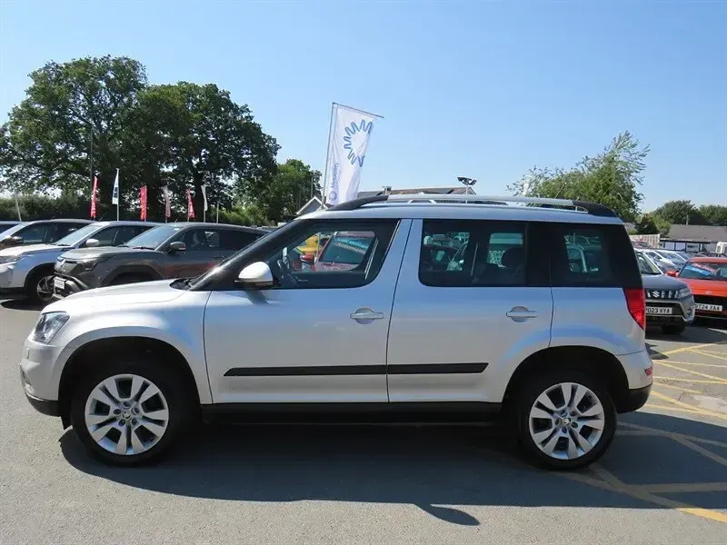 Used Skoda Yeti Drive 110 HP (80 kW) 2017 Silver SUV