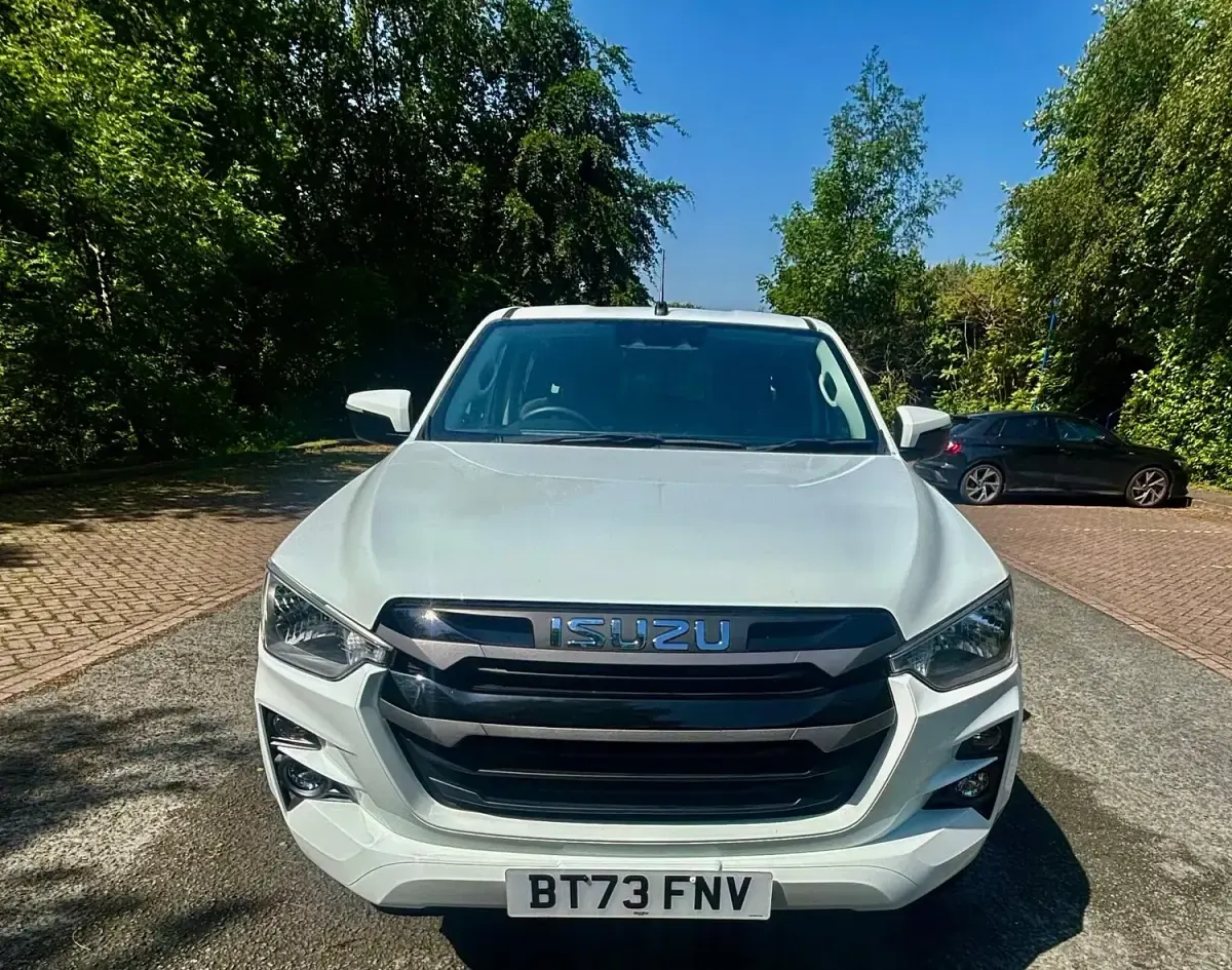 Used Isuzu D-Max 163 HP (119 kW) 2023 White Pickup