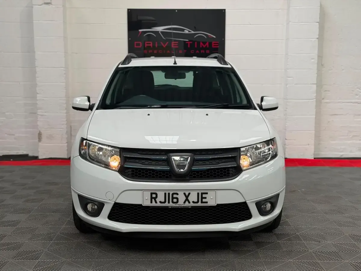 Used Dacia Logan MCV Lauréate 90 HP (66 kW) 2016 White Estate