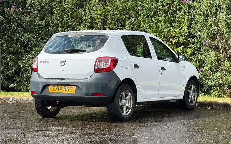 Used Dacia Sandero Acces 75 HP (55 kW) 2014 White Hatchback