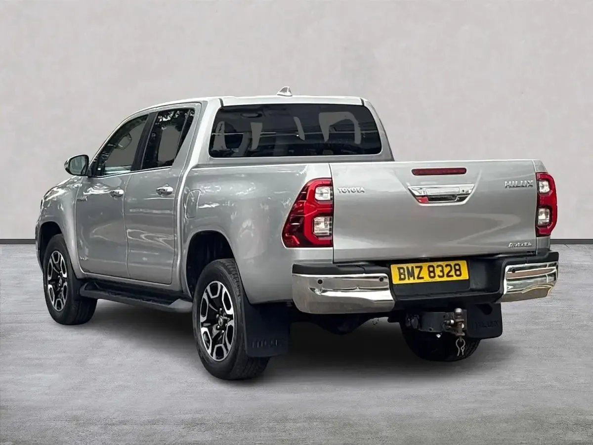 Used Toyota HiLux 204 HP (150 kW) 2023 Silver Pickup