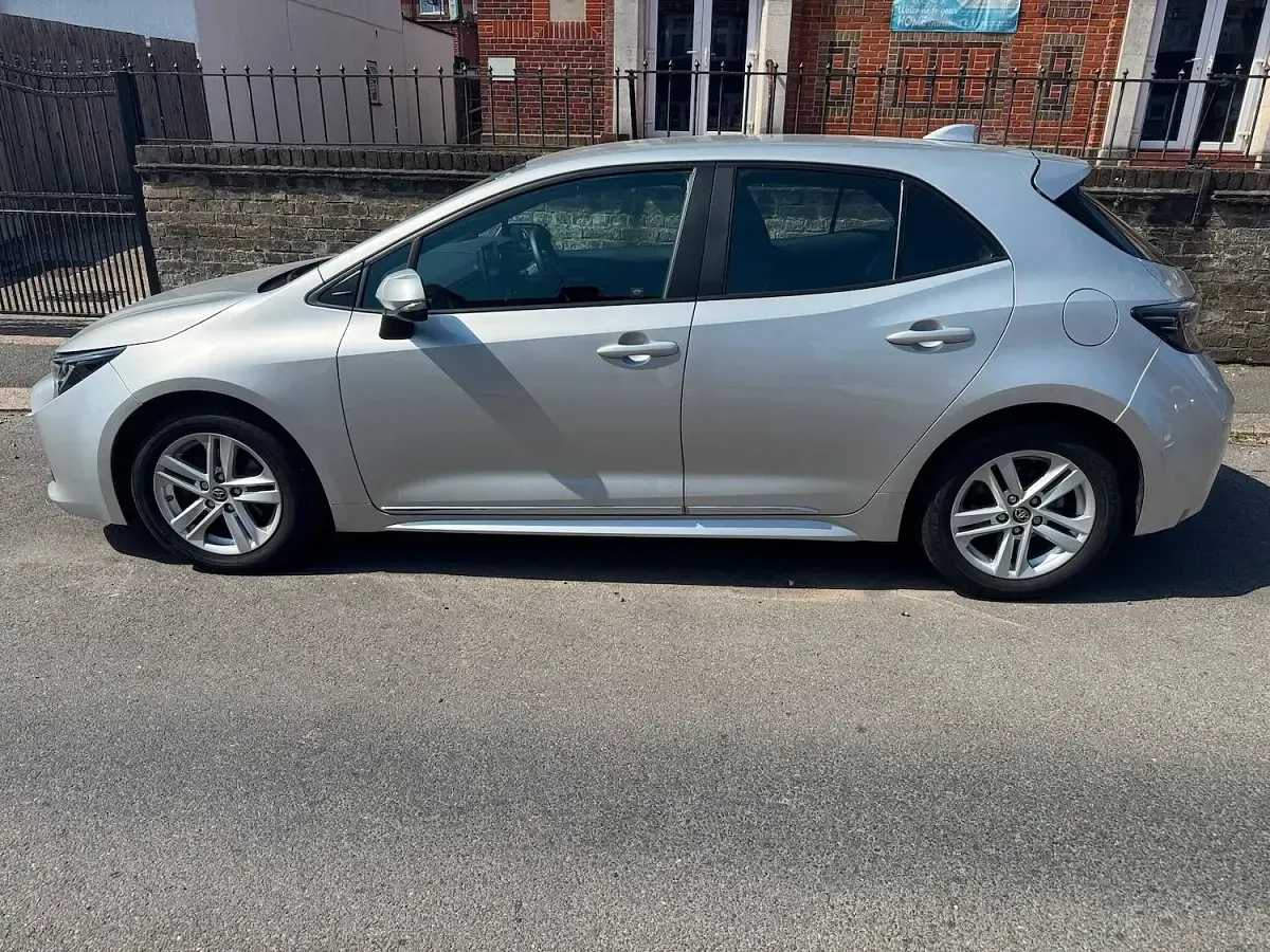 Used Toyota Corolla 116 HP (85 kW) 2019 Silver Hatchback