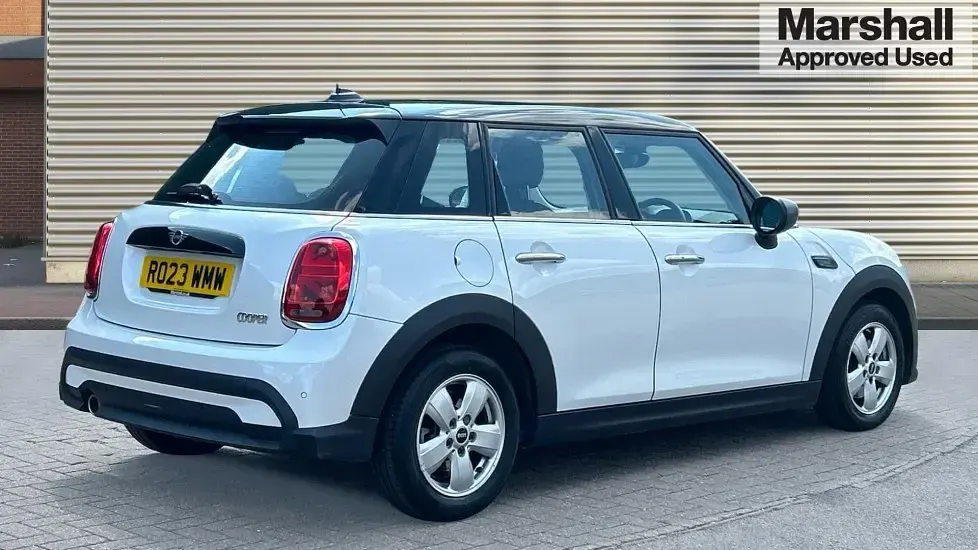 Used Mini Cooper Classic 136 HP (100 kW) 2023 White Hatchback