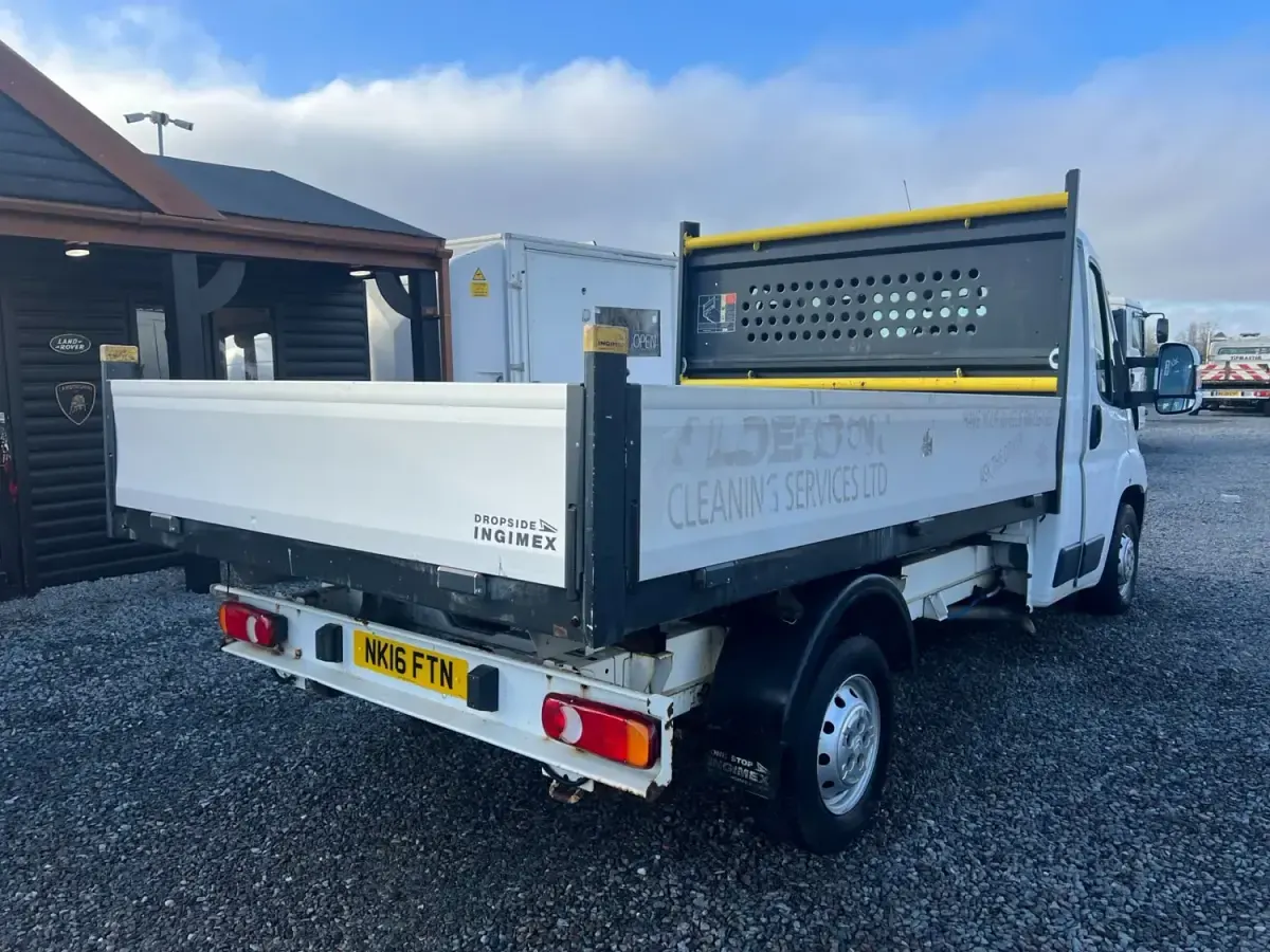 Usado Citroën Relay 130 HP (95 kW) 2016 Branco Van