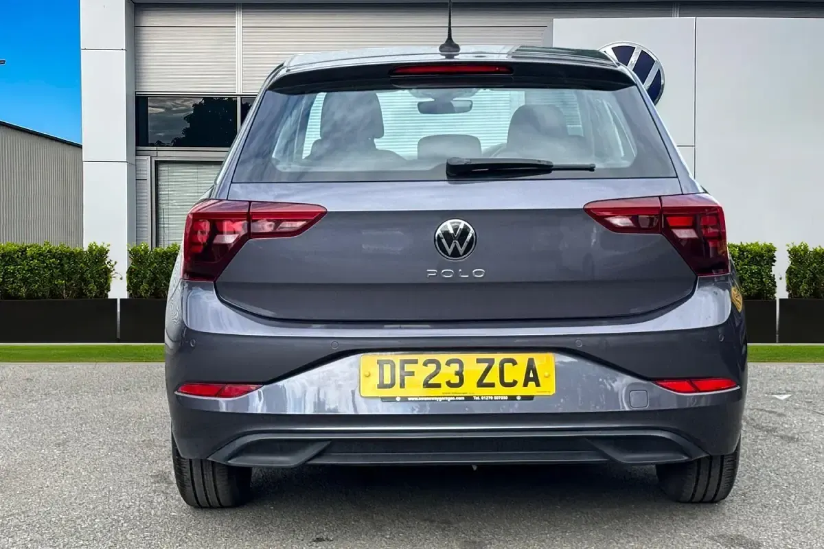 Begagnad VW Polo Life 95 HK (69 kW) 2023 Grå Halvkombi