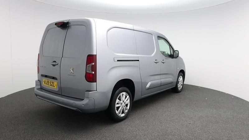 Used Peugeot Partner 130 HP (95 kW) 2019 Grey MPV
