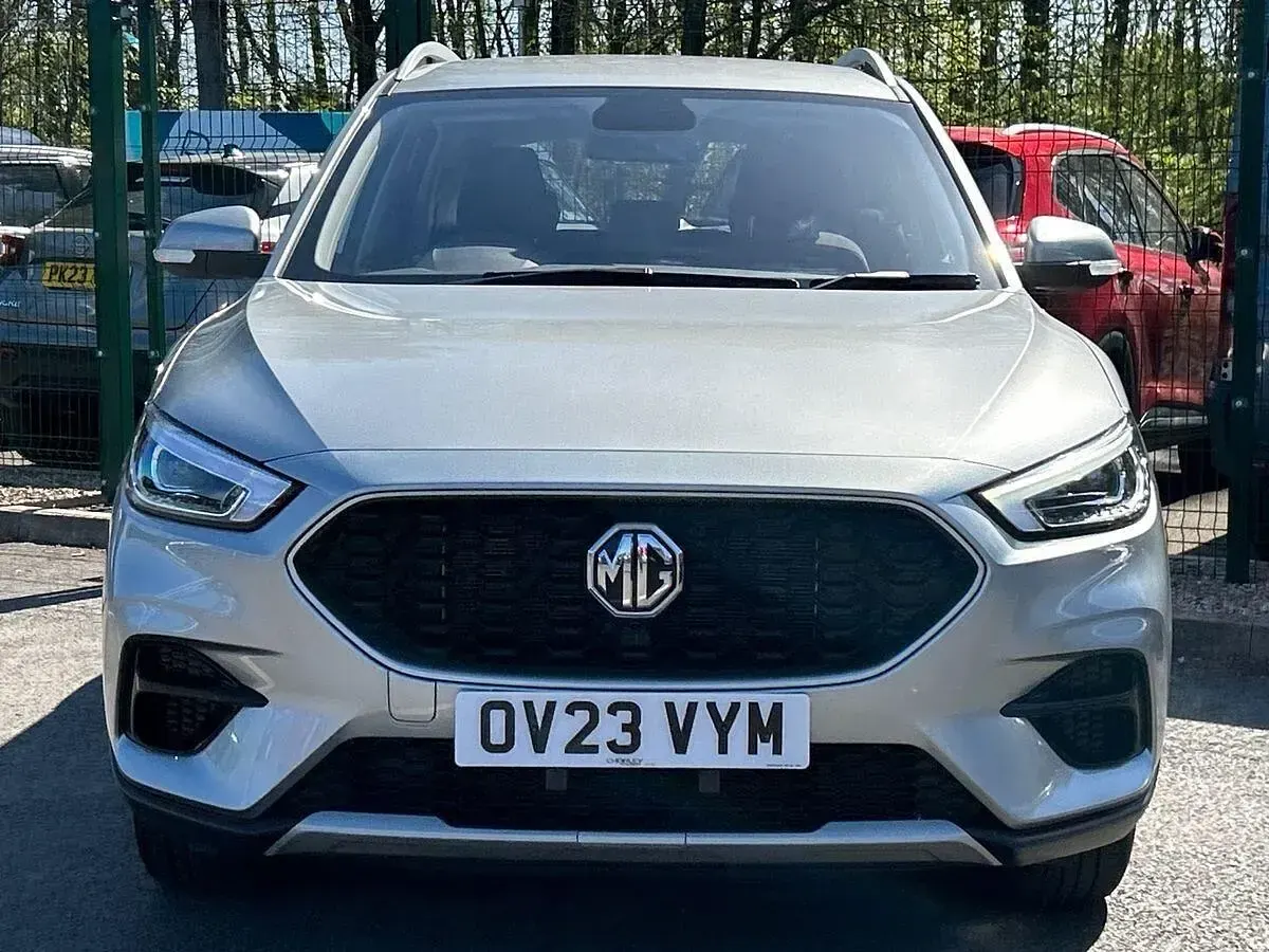 Usado MG ZS Excite 106 HP (77 kW) 2023 Prateado SUV