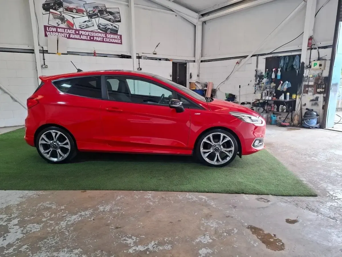 Usado Ford Fiesta ST-Line 125 HP (91 kW) 2019 Vermelho Citadino