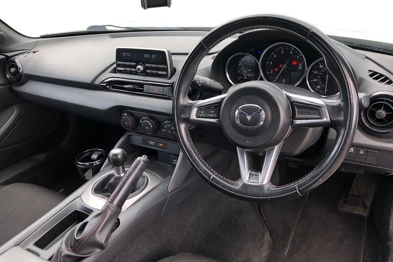Usado Mazda MX5 131 HP (96 kW) 2016 Branco Cabrios