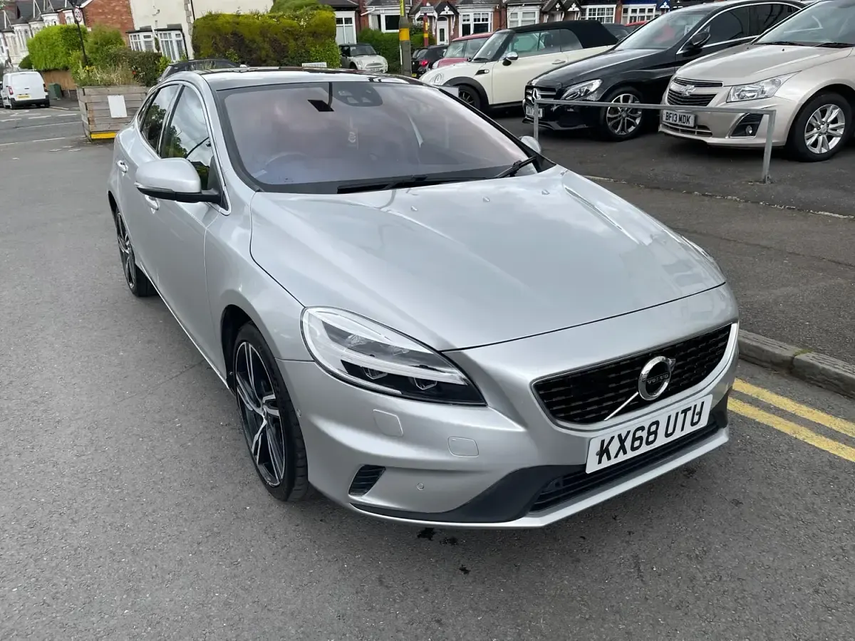 Used Volvo V40 R-Design Pro 150 HP (110 kW) 2018 Silver Hatchback