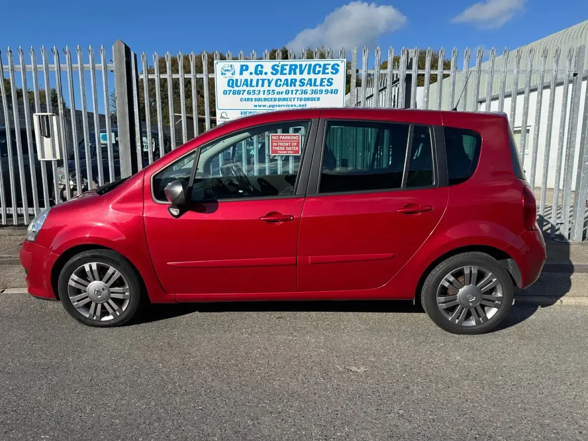 Usado Renault Grand Modus Dynamique 88 HP (64 kW) 2011 Vermelho Monovolume