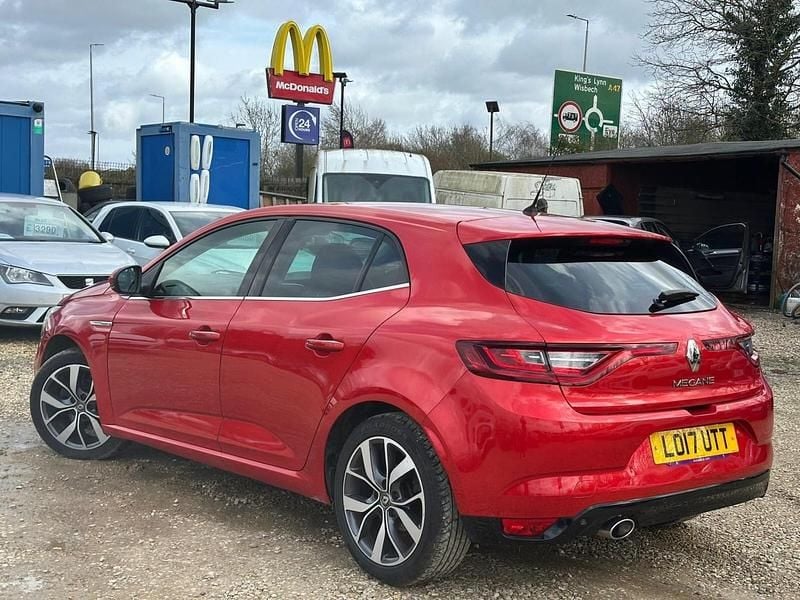 Used Renault Mégane IV Dynamique 2017 Red Hatchback