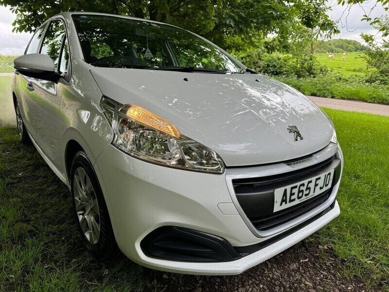 White Used 2015 Peugeot 208 Access Hatchback | £2,400 (Fair price) - Image 1/4