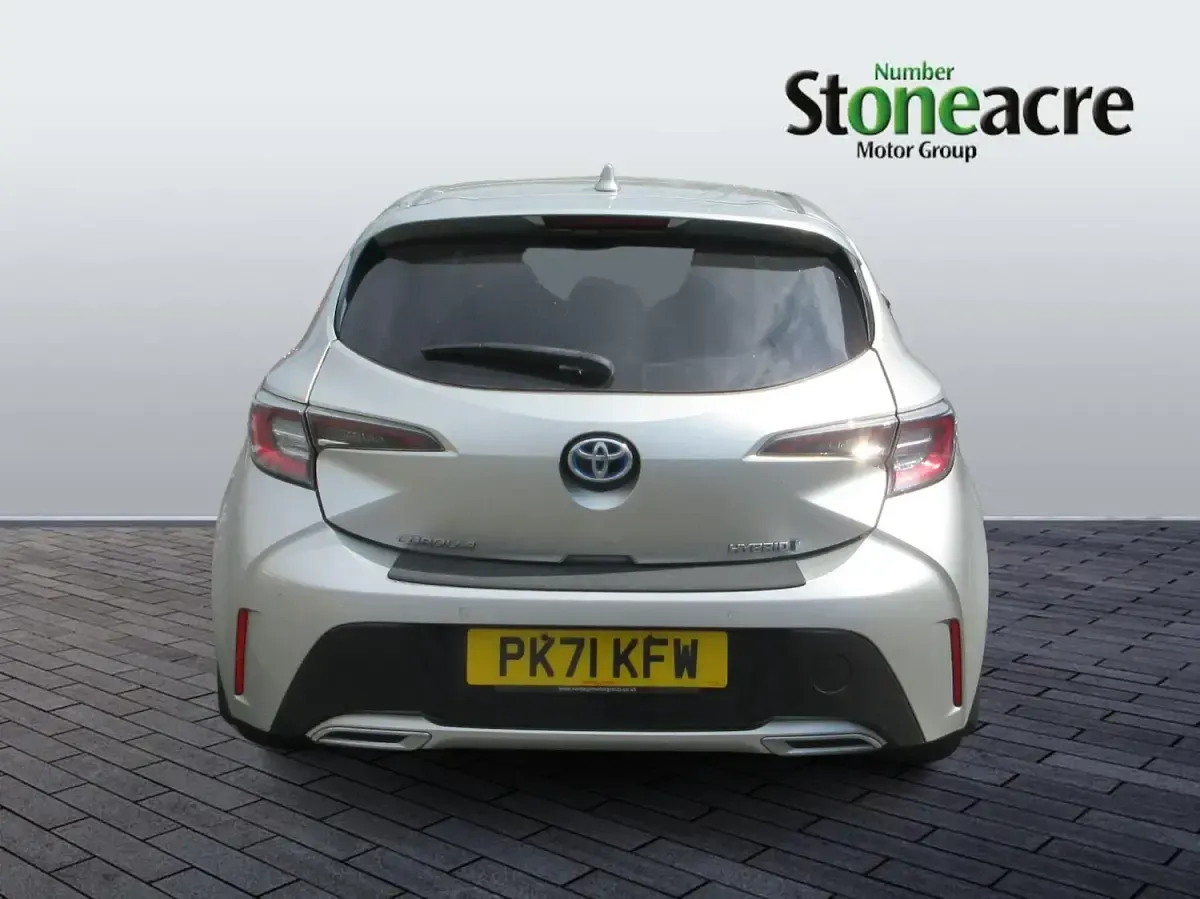 Used Toyota Corolla Design 184 HP (135 kW) 2021 Silver Hatchback
