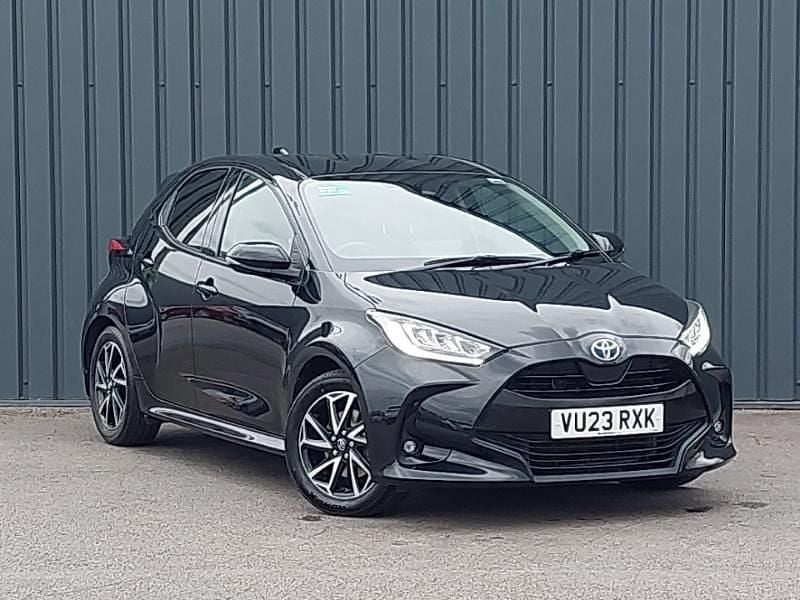 Black Used 2023 Toyota Yaris Hybrid Design Hatchback | £15,698 (Good price) - Image 1/4