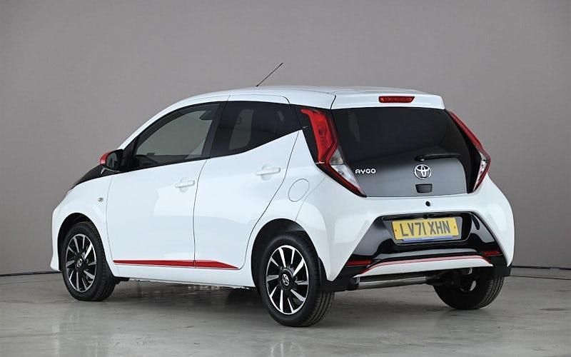 Used Toyota Aygo Trend 72 HP (52 kW) 2021 White Hatchback