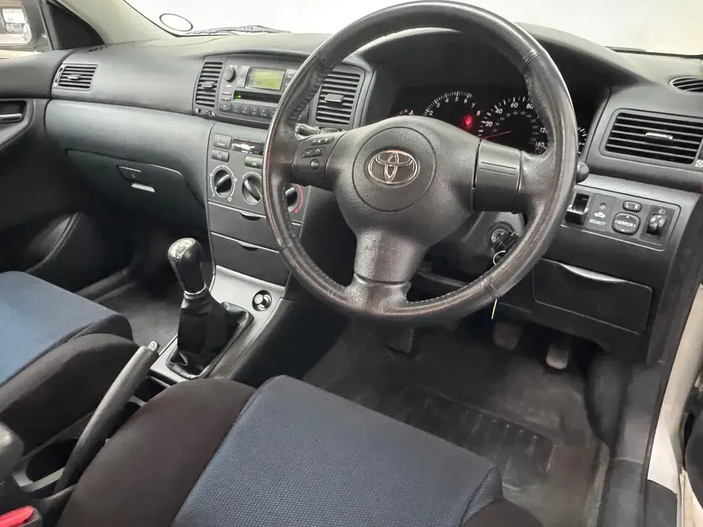 Used Toyota Corolla 97 HP (71 kW) 2005 Silver Hatchback
