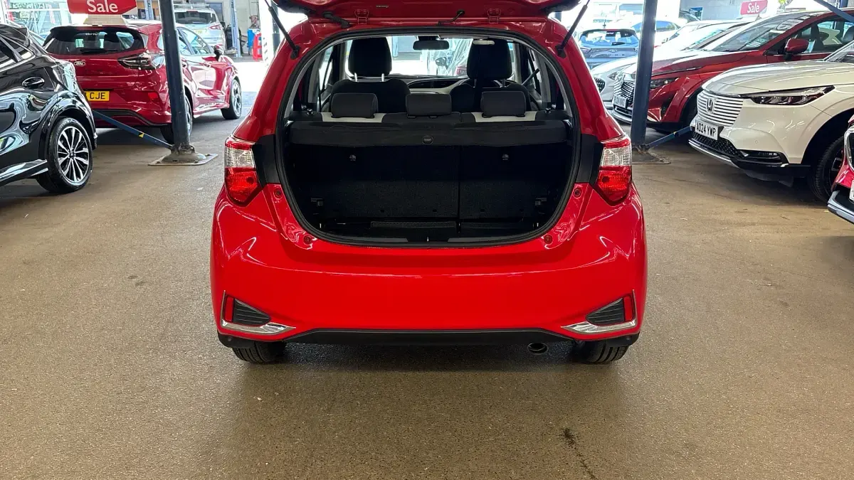 Used Toyota Yaris 111 HP (81 kW) 2018 Red Hatchback