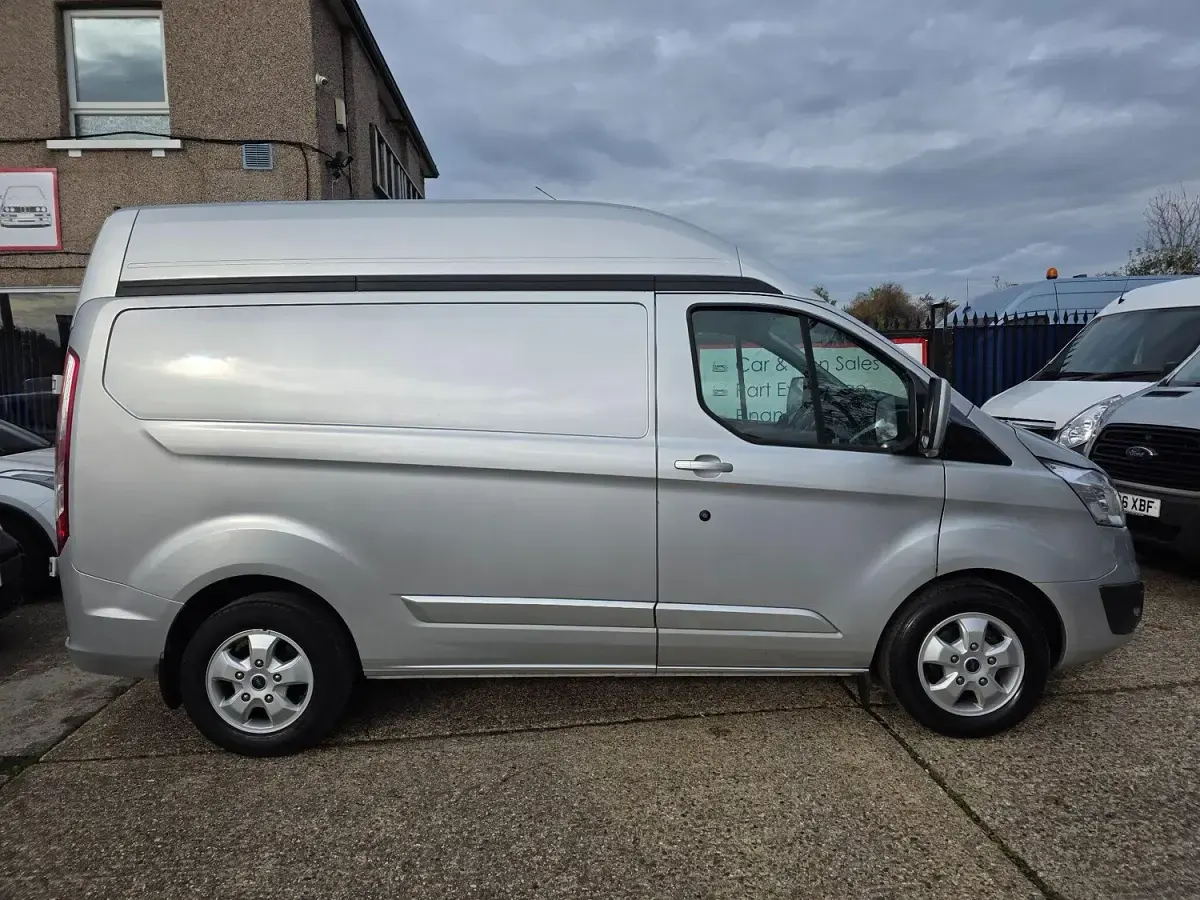 Used Ford Transit Custom Limited 130 HP (95 kW) 2017 Silver Van