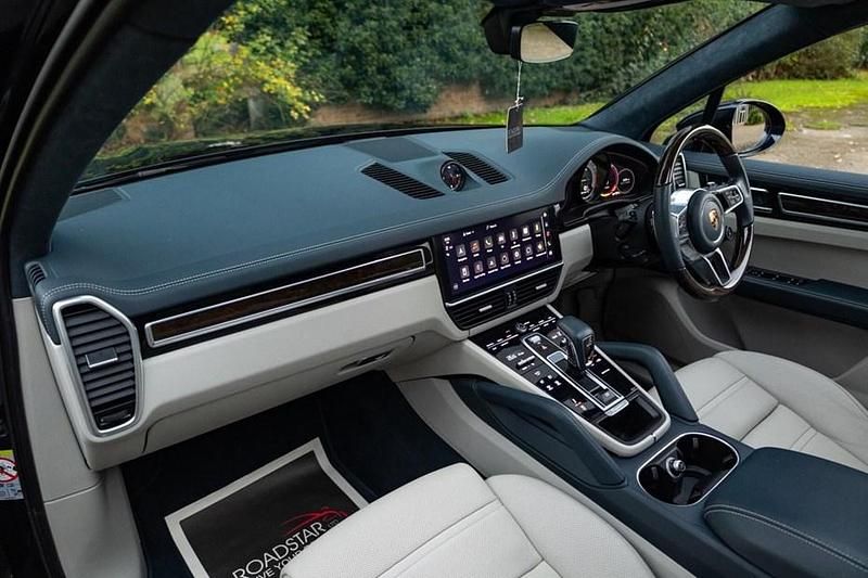 Used 2023 Porsche Cayenne S E-Hybrid Platinum Edition SUV | £67,990 (Expensive) - Image 1/1
