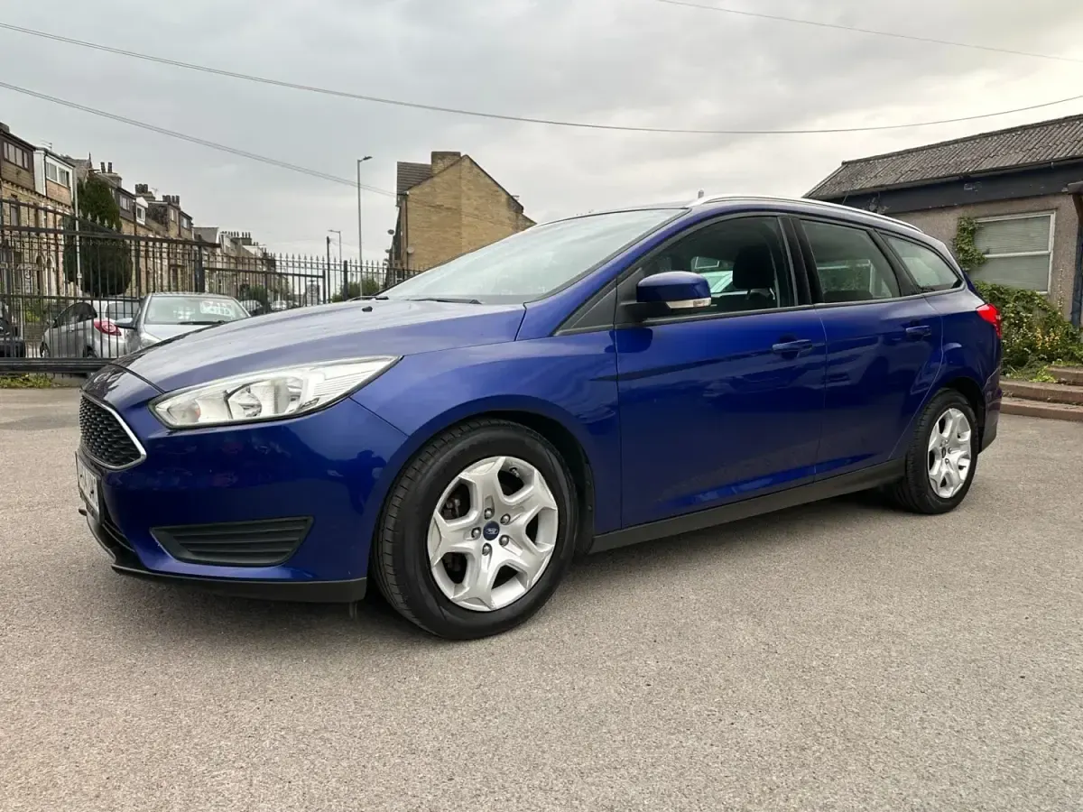 Usado Ford Focus Style 120 HP (88 kW) 2014 Azul Carrinha