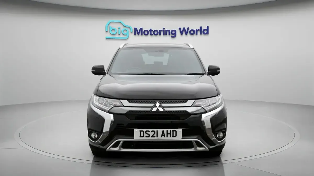 Used Mitsubishi Outlander P-HEV 224 HP (164 kW) 2020 Black SUV