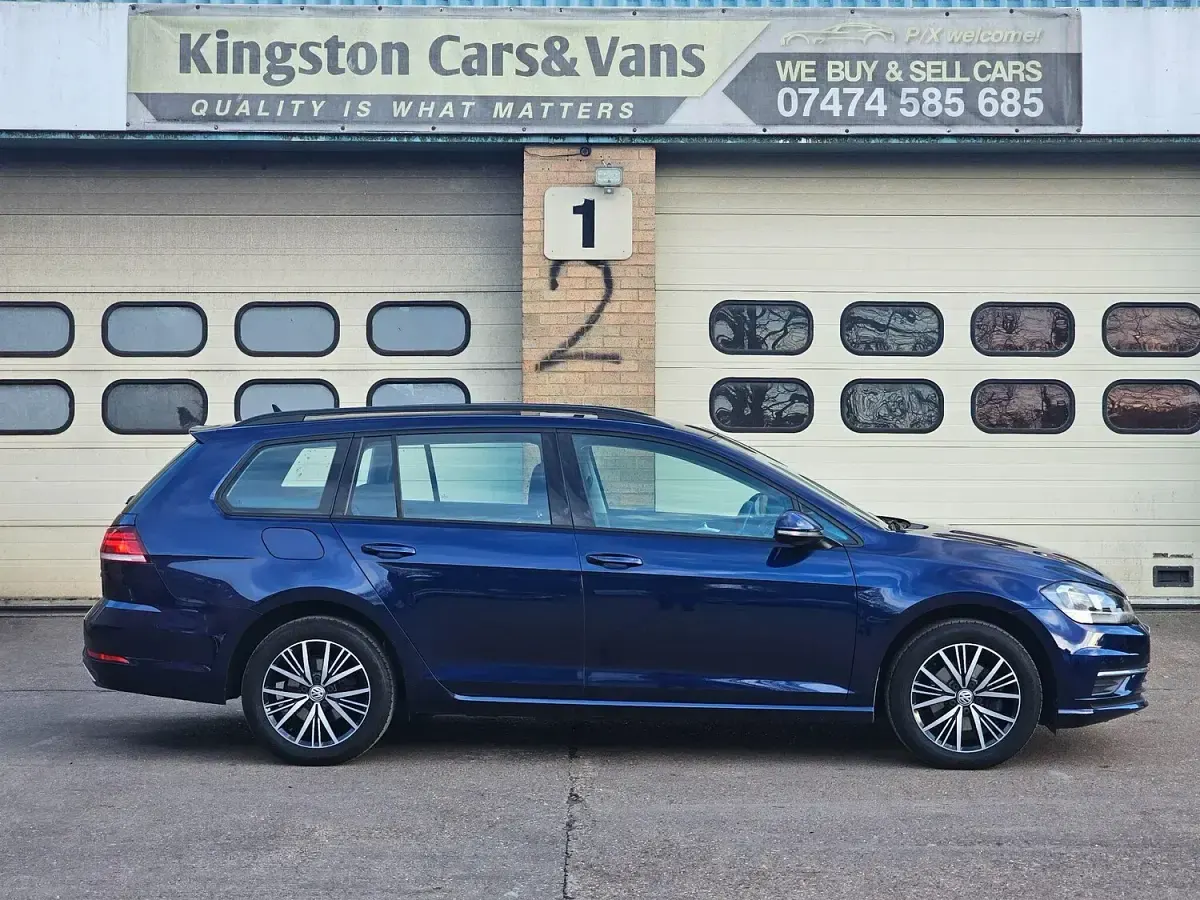 Used VW Golf VII SE 125 HP (91 kW) 2017 Blue Estate