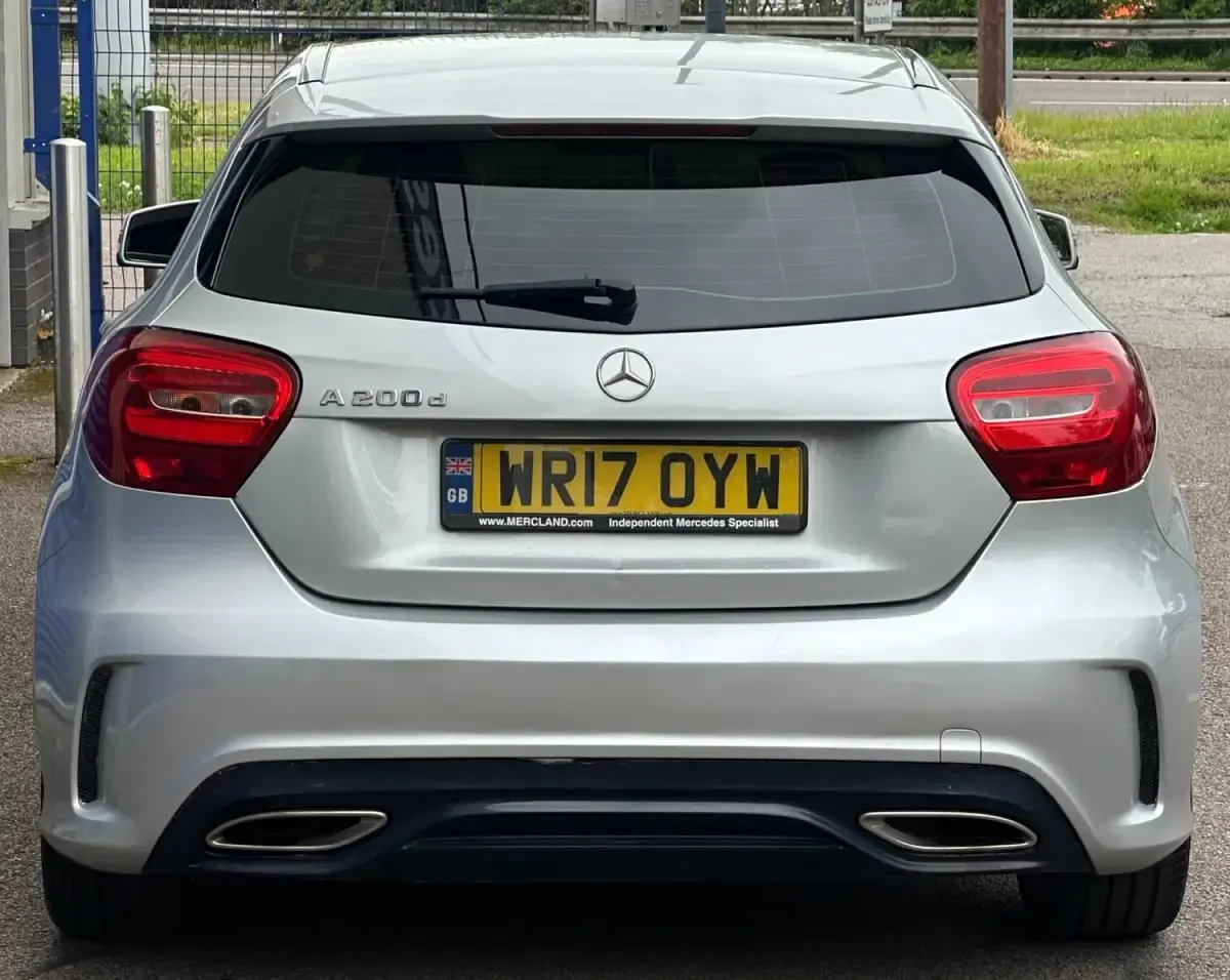 Käytetty Mercedes A200 AMG line 2017 Hopea Viistoperä