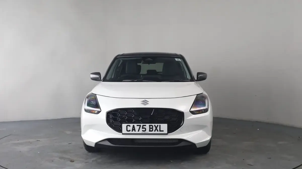 New Suzuki Swift 2025 Pure white/mineral grey Hatchback