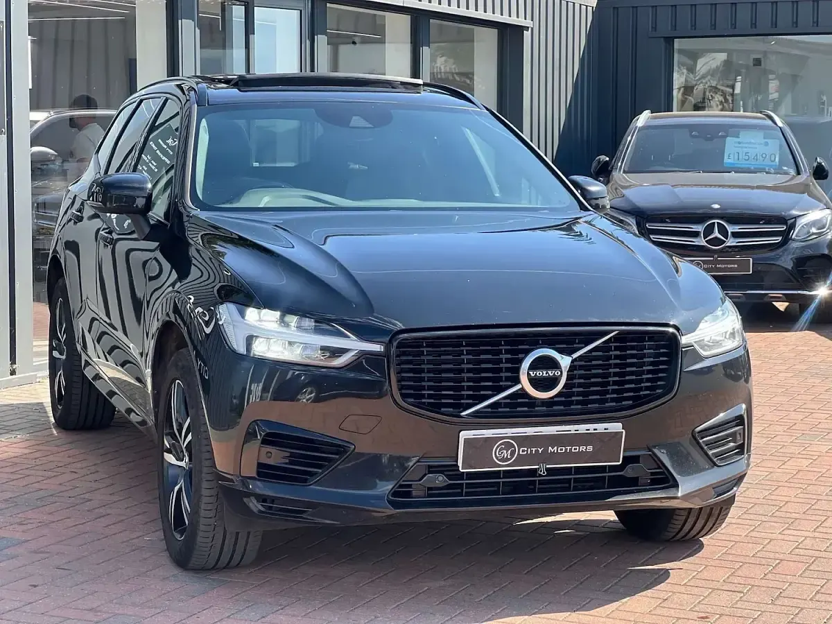 Used Volvo XC60 R-Design 335 HP (246 kW) 2021 Black SUV