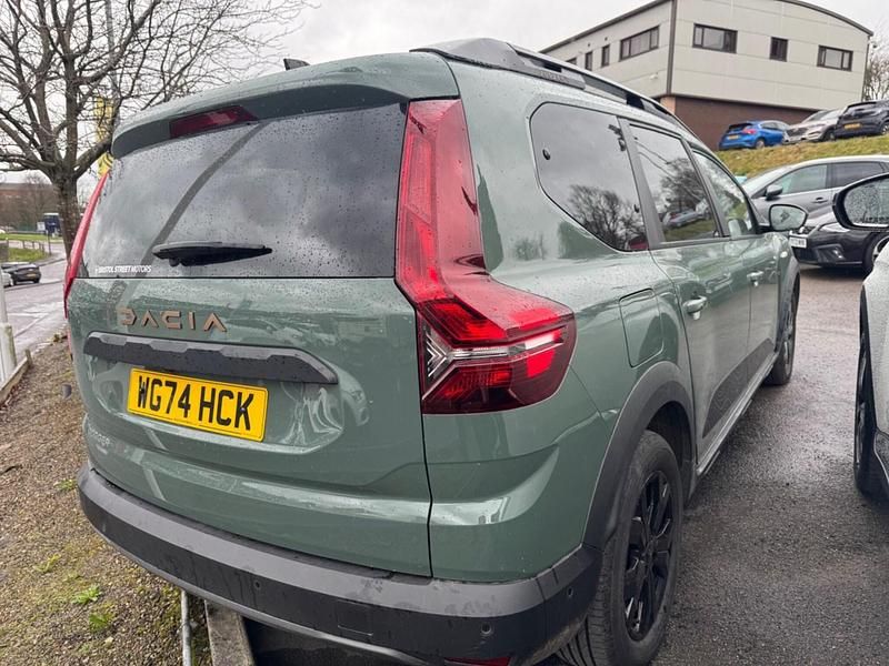 Used Dacia Jogger Extreme 140 HP (102 kW) 2024 Green MPV