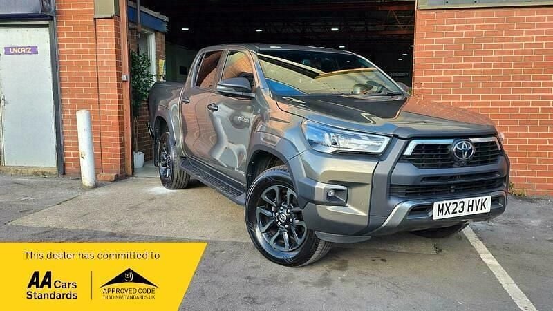 Used Toyota HiLux 204 HP (150 kW) 2023 Bronze Pickup