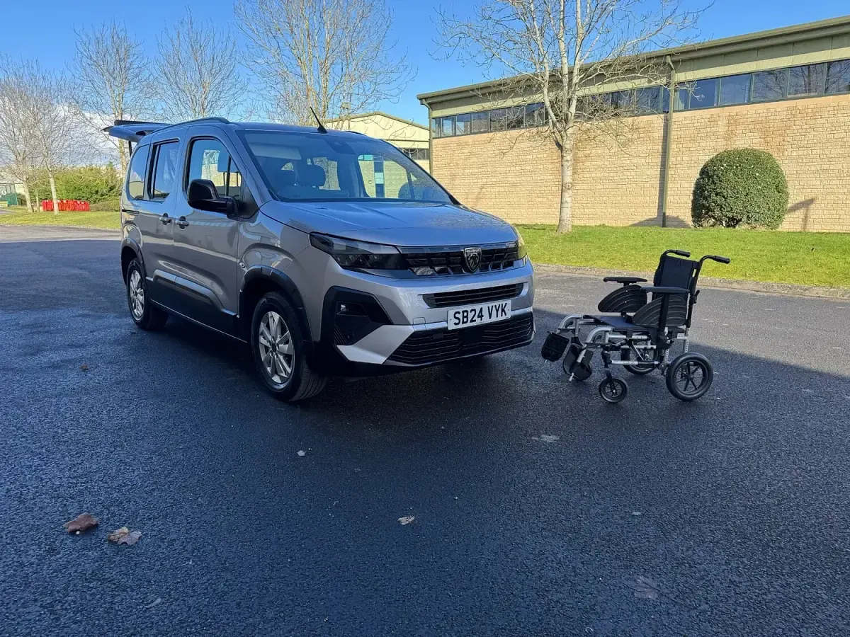 Used Peugeot Rifter Allure 130 HP (95 kW) 2024 Grey MPV