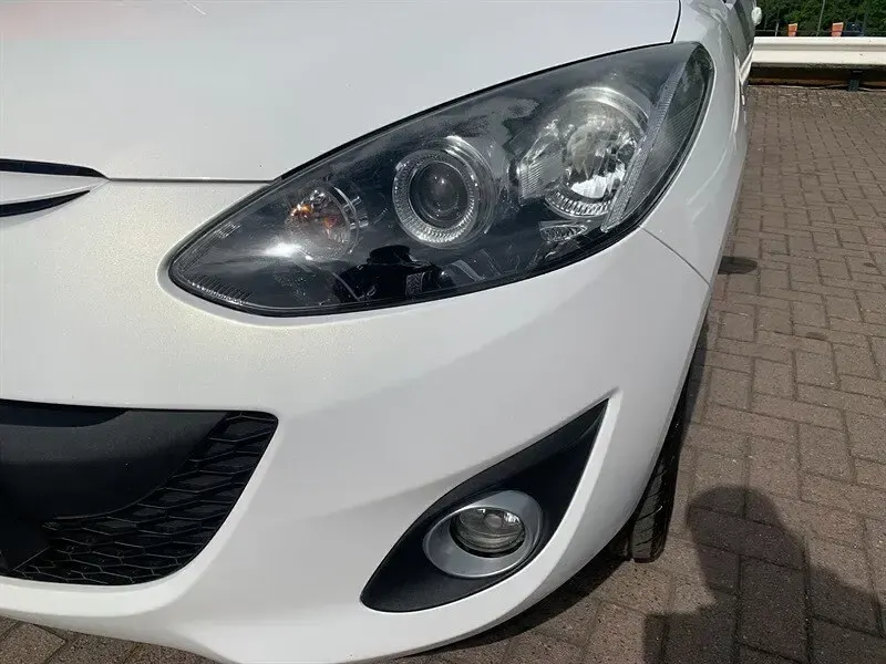 Used Mazda 2 Edition 84 HP (61 kW) 2014 White Hatchback