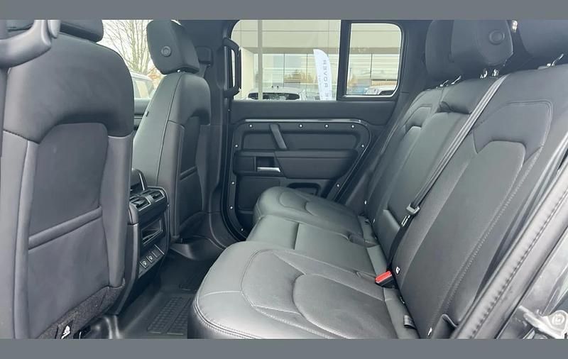 Used Land Rover Defender SE Dynamic 350 HP (257 kW) 2024 Carpathian grey  SUV