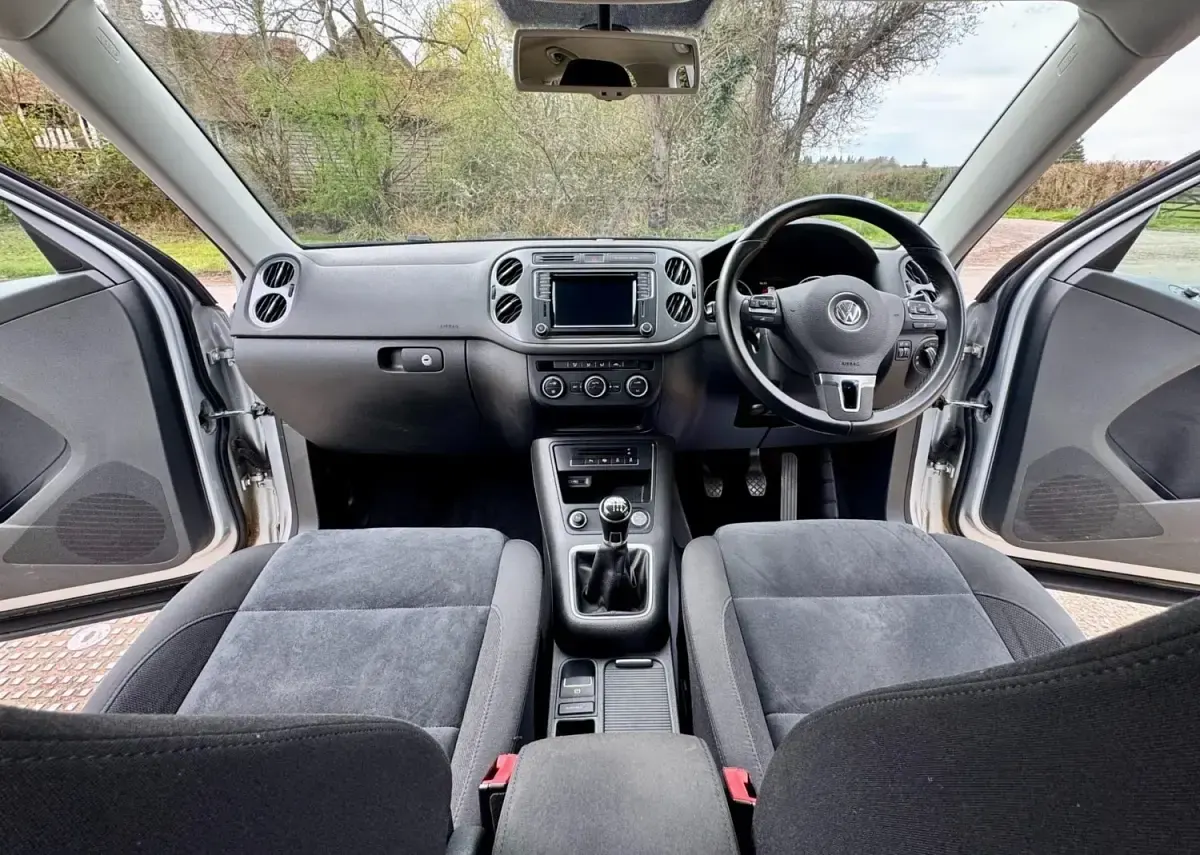 Second-hand VW Tiguan Edition 150 CP (110 kW) 2016 Argintiu SUV