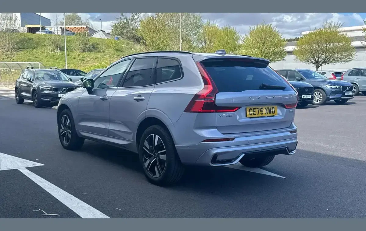 Used Volvo XC60 Plus 250 HP (183 kW) 2025 Silver SUV
